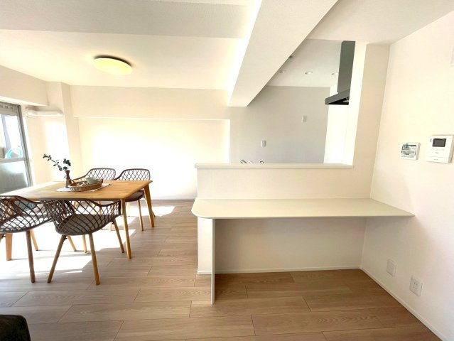 ◆２０２５年１１月リフォーム完了◆京阪本線「中書島」駅まで徒歩５分◆南向き３ＬＤＫ◆藤和伏見コープの居間・リビング|リビングカウンター