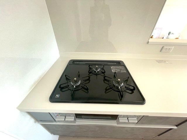 ◆２０２５年１１月リフォーム完了◆京阪本線「中書島」駅まで徒歩５分◆南向き３ＬＤＫ◆藤和伏見コープのキッチン|コンロ