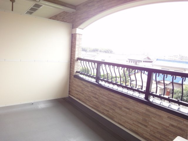 ヒロハウスのバルコニー|外からの目が気にならないバルコニーで洗濯物が干せます