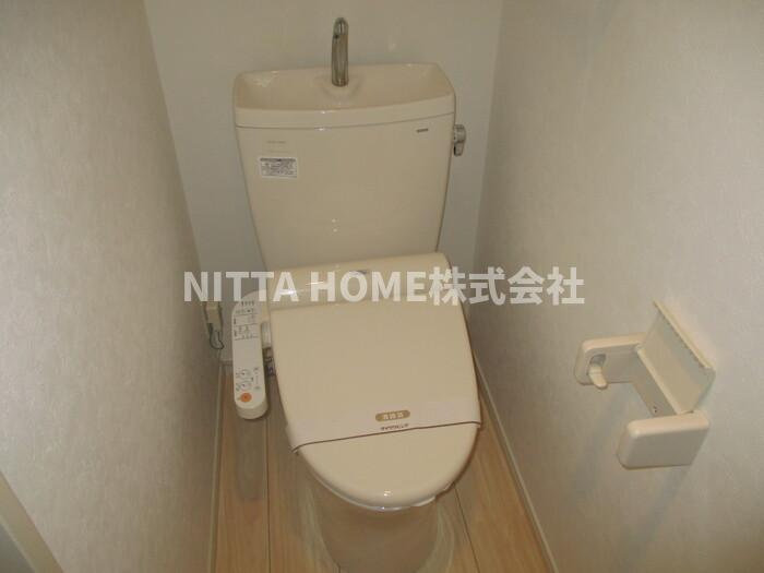 コーポデルフィーのトイレ|温水洗浄暖房付きのトイレです＊