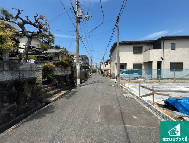 堺市東区西野　第5期　新築一戸建ての前面道路含む現地写真|周辺は落ち着いた街並みの住宅地！子育てがしやすい住環境です！まだ未完成ですが、現地でしかわからない事もございます。是非一度ご覧ください。