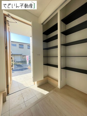 【玄関】 | CRADLE GARDEN本庄市小島第5　新築住宅 | ≪2号棟≫
現地(2026年5月撮影)