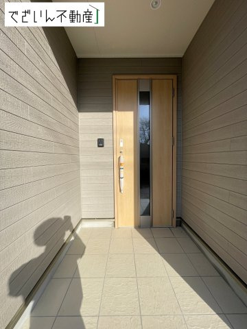 【玄関】 | CRADLE GARDEN本庄市小島第5　新築住宅 | ≪2号棟≫
現地(2026年5月撮影)
