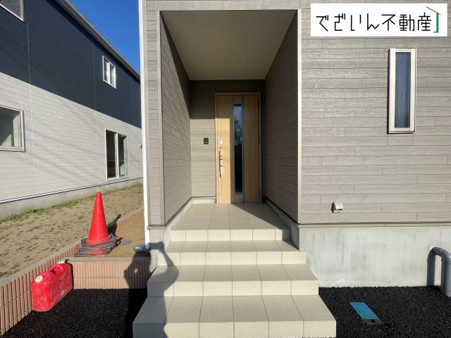 【玄関】 | CRADLE GARDEN本庄市小島第5　新築住宅 | ≪2号棟≫
現地(2026年5月撮影)