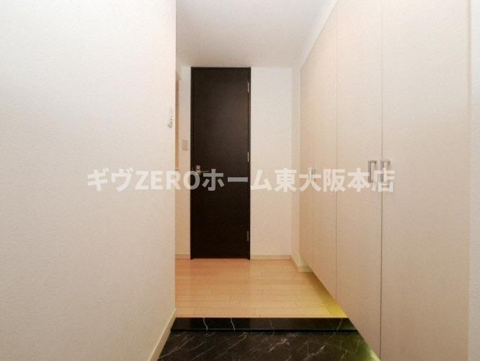 アーデンタワー西本町の玄関