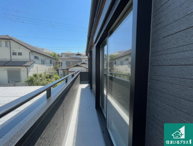 29(土)30(日)現地見学可能！◆堺市東区西野　限定1邸のバルコニー|ワイドバルコニーは洗濯物を干すスペースが広いのでご家族が多くても安心！