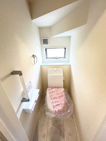 【内装】 | 福岡市城南区七隈2丁目第6　1号棟（全2棟）【仲介手数料無料・0円】 | 施工例。1階のトイレです。施工例は完成時と異なる場合があります。