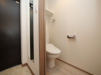【トイレ】 | プレジオ東三国 | 落ち着いた色調のトイレです
