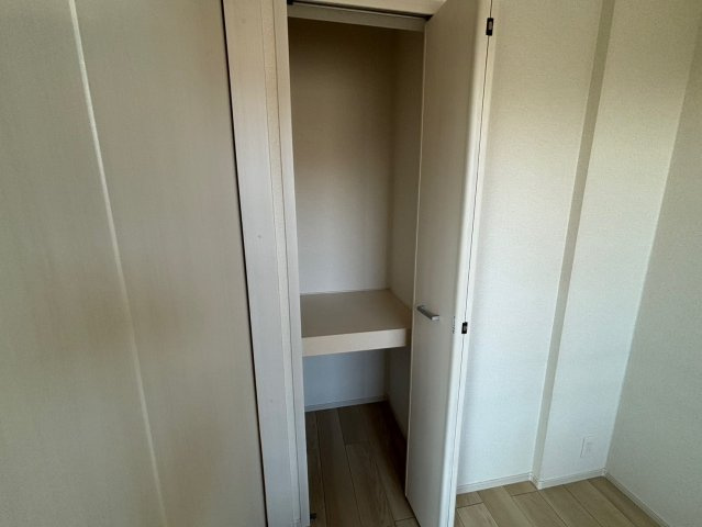 ヴィラ　ドゥ　グレーヌ梅ケ谷Eの収納