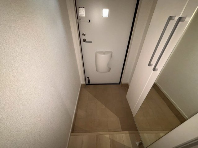 ヴィラ　ドゥ　グレーヌ梅ケ谷Eの玄関