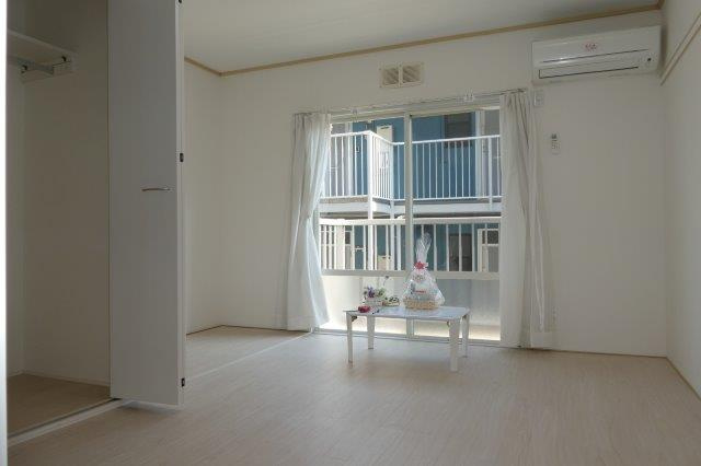 グリーンヒルズＦの居間・リビング|洋室