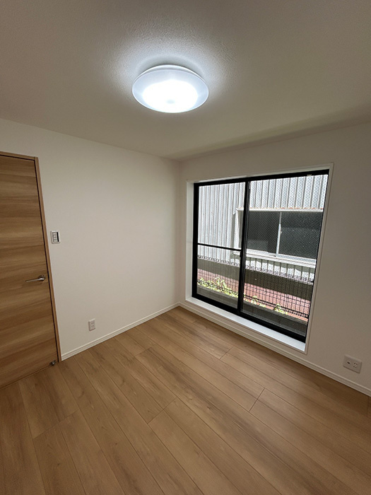 今津野田町中古戸建の洋室