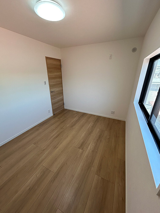 今津野田町中古戸建の洋室