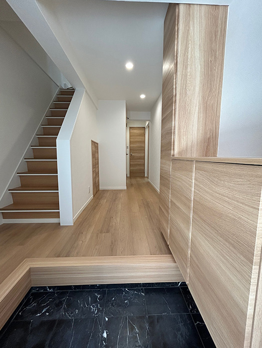 今津野田町中古戸建の玄関