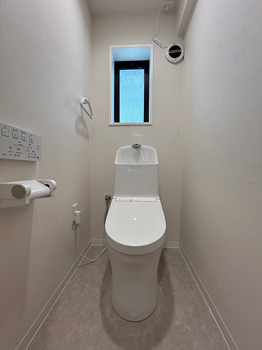 今津野田町中古戸建のトイレ