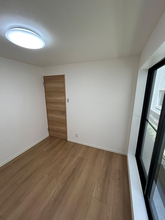 今津野田町中古戸建の洋室