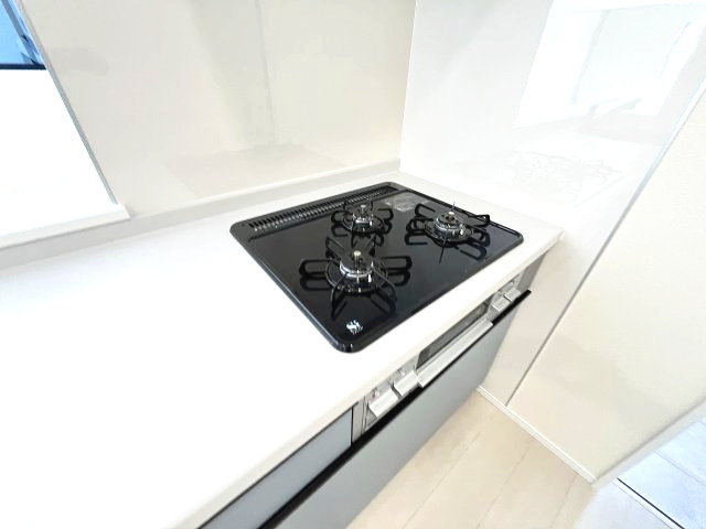 【キッチン】 | 福岡市城南区七隈2丁目第6　2号棟（全2棟）【仲介手数料無料・0円】 | 施工例。施工例は完成時と異なる場合があります。