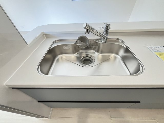 【キッチン】 | 福岡市城南区七隈2丁目第6　2号棟（全2棟）【仲介手数料無料・0円】 | 施工例。施工例は完成時と異なる場合があります。