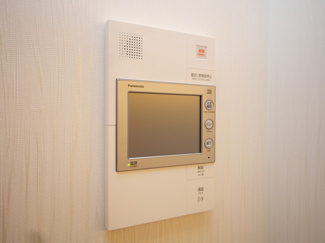 【セキュリティ】 | プレジオ東三国 | モニター付きインターホンです