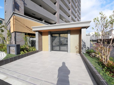 【エントランス】 | プレジオ東三国 | 落ち着いたエントランスです