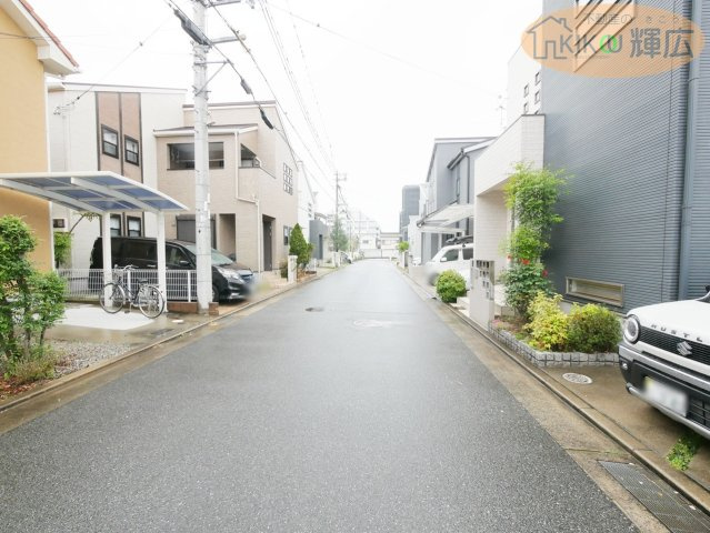 明石市魚住町清水　中古戸建の前面道路含む現地写真