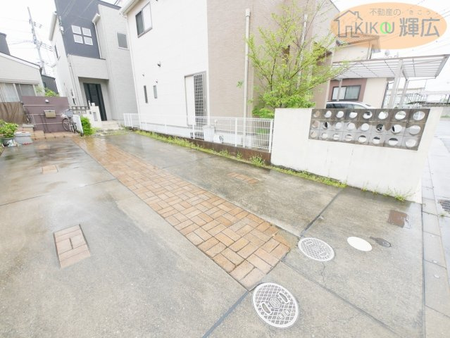 明石市魚住町清水　中古戸建の駐車場