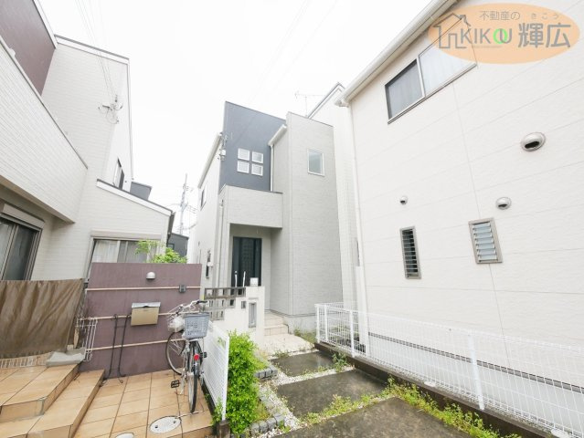 明石市魚住町清水　中古戸建の玄関