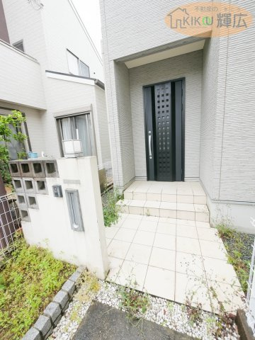 明石市魚住町清水　中古戸建の玄関