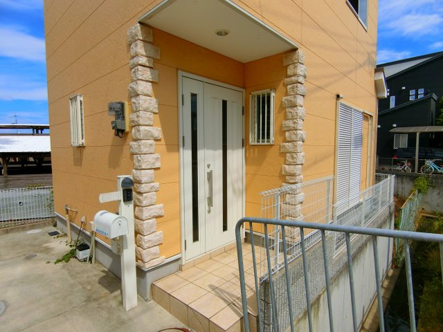 南余部貸家のエントランス|別部屋イメージ