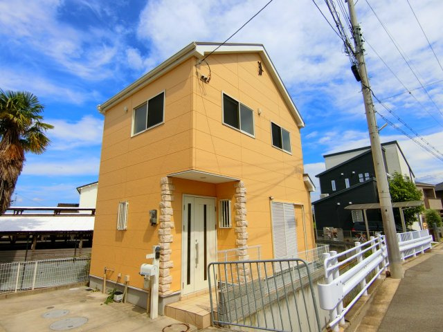 南余部貸家の外観