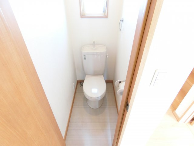 南余部貸家のトイレ|別部屋イメージ