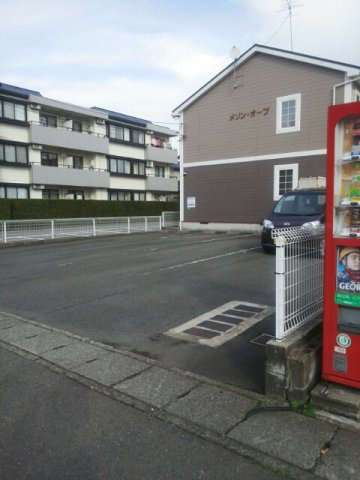 メゾン．オ－ブの駐車場