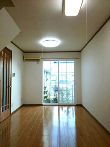 メゾン．オ－ブの居間・リビング