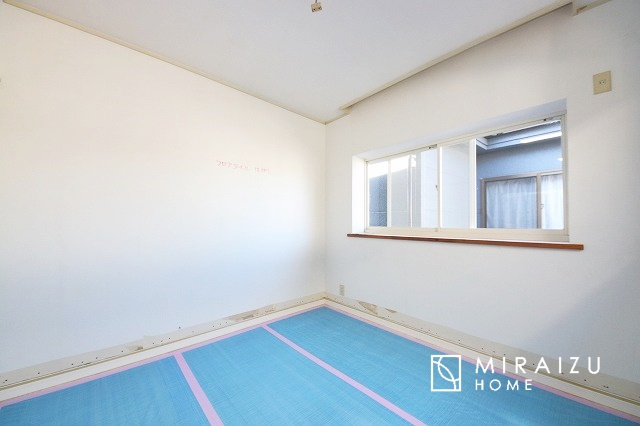 【子供部屋】 | お子様のお部屋にも主寝室にも使えますね。窓が二面についていますので採光もばっちり、空気の入れ替えもOK！自分のお部屋を持ちたいお子様の夢を叶えます！
