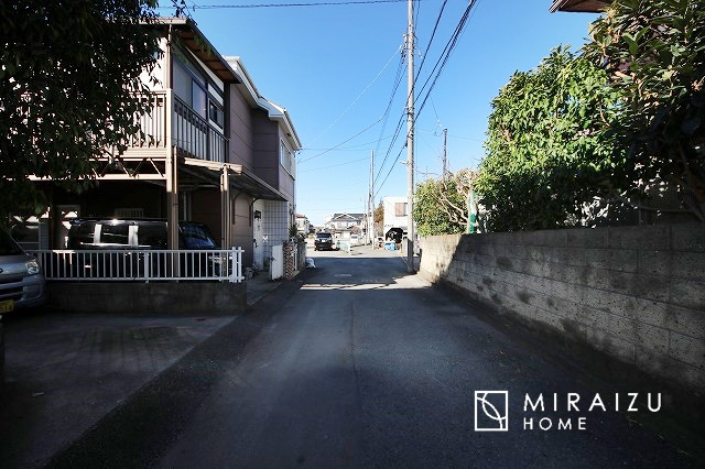 【前面道路含む現地写真】 | 前面道路☆運転が不安な方も安心な前面道路、きちんと幅員のある道路は女性にも安心です。整備されている道路は気持ちも良いですね♪