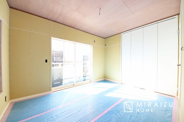 【庭】 | 青く澄み渡った綺麗な空と、陽の光をたっぷりと受ける、そんな住宅で新生活をスタートしてみませんか？見学・ご相談等、ミライズホーム(株)までお気軽にご連絡下さい♪