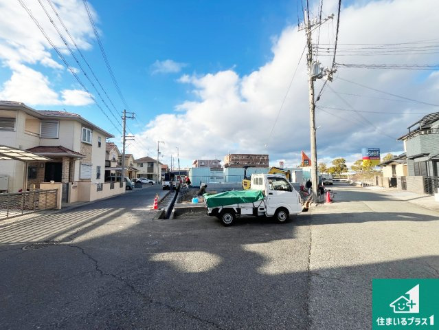 加古川市別府町新野辺北町 第10期 新築一戸建ての前面道路含む現地写真|周辺は落ち着いた街並みの住宅地！子育てがしやすい住環境です！まだ未完成ですが、現地でしかわからない事もございます。是非一度ご覧ください。