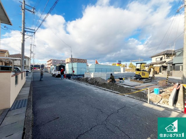 加古川市別府町新野辺北町 第10期 新築一戸建ての前面道路含む現地写真|周辺は落ち着いた街並みの住宅地！子育てがしやすい住環境です！まだ未完成ですが、現地でしかわからない事もございます。是非一度ご覧ください。