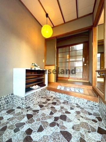 新生町戸建の玄関