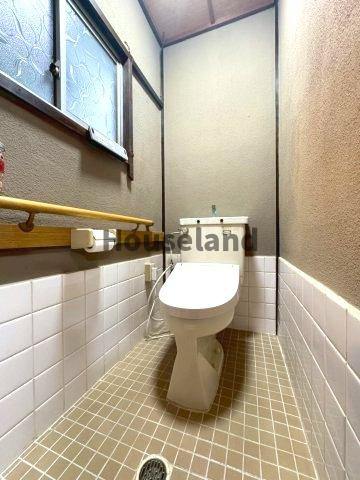 新生町戸建のトイレ