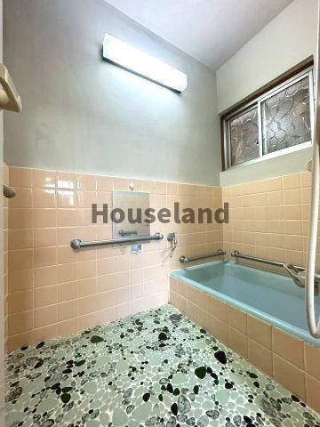 新生町戸建の浴室