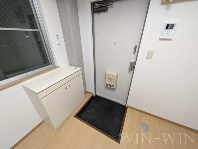 西小田原町マンションの玄関