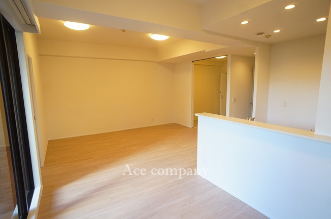 【居間・リビング】 | コスモ東大阪ステーションアベニュー | 【LDK：ゆったり約18.5帖♪】対面式のキッチンです♪