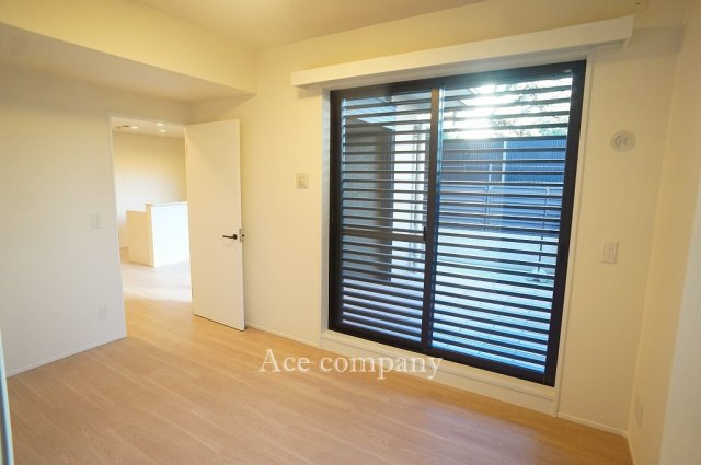 【子供部屋】 | コスモ東大阪ステーションアベニュー | 【洋室6.4帖】ガーデンテラスに面したお部屋です☆クローゼット完備♪