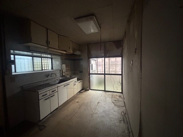 妻崎開作売り土地建物のキッチン|キッチンでお料理をお楽しみください