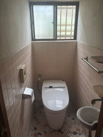 妻崎開作売り土地建物のトイレ|シンプルで使いやすいトイレです