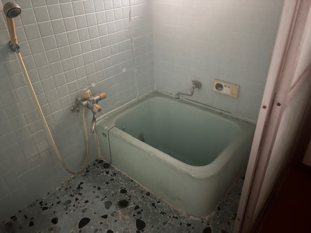 妻崎開作売り土地建物の浴室|コンパクトで使いやすいお風呂です