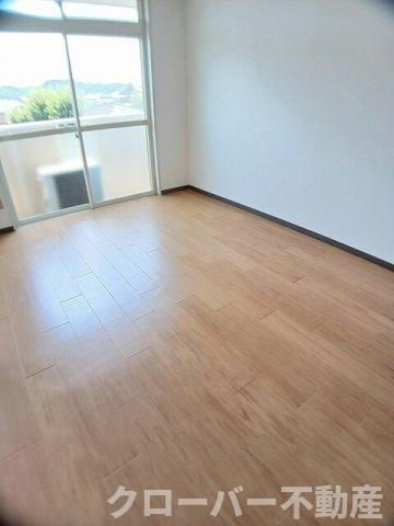 エルディム西本Ａの居間・リビング