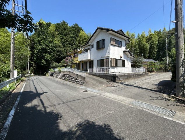 売中古戸建　富士宮市羽鮒の前面道路含む現地写真