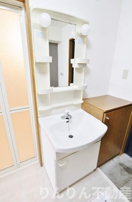 【洗面所】 | ヴィラデアッシュ | 広い洗面スペース